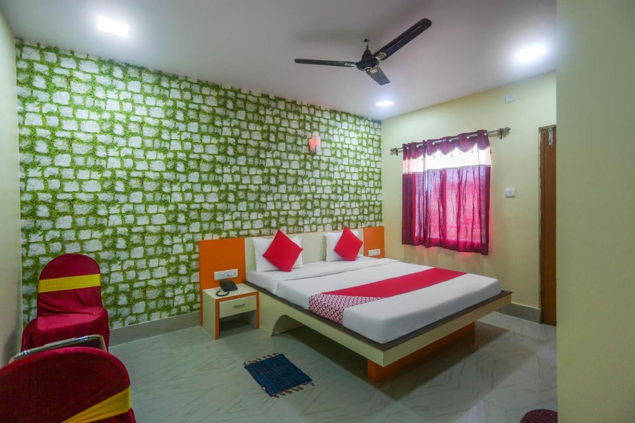 Oyo 60771 New Puri Hotel Екстериор снимка