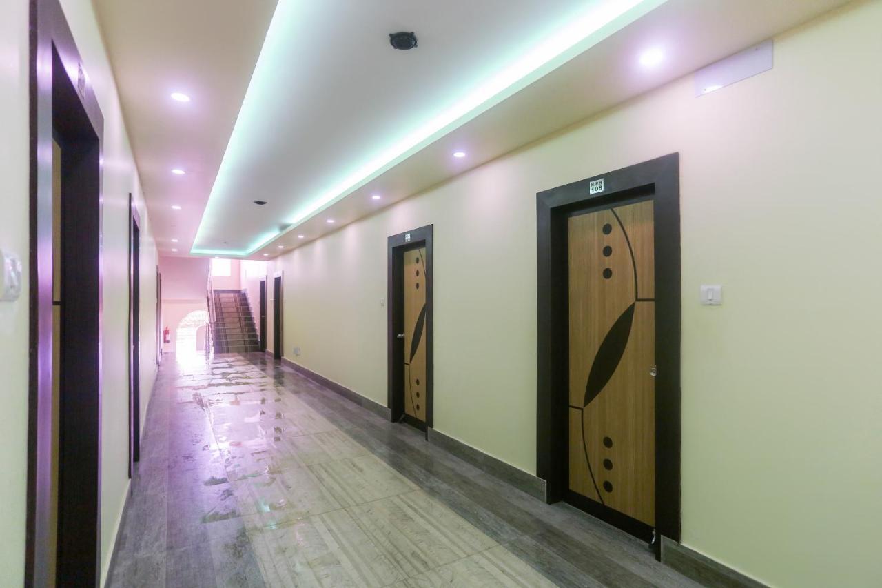 Oyo 60771 New Puri Hotel Екстериор снимка