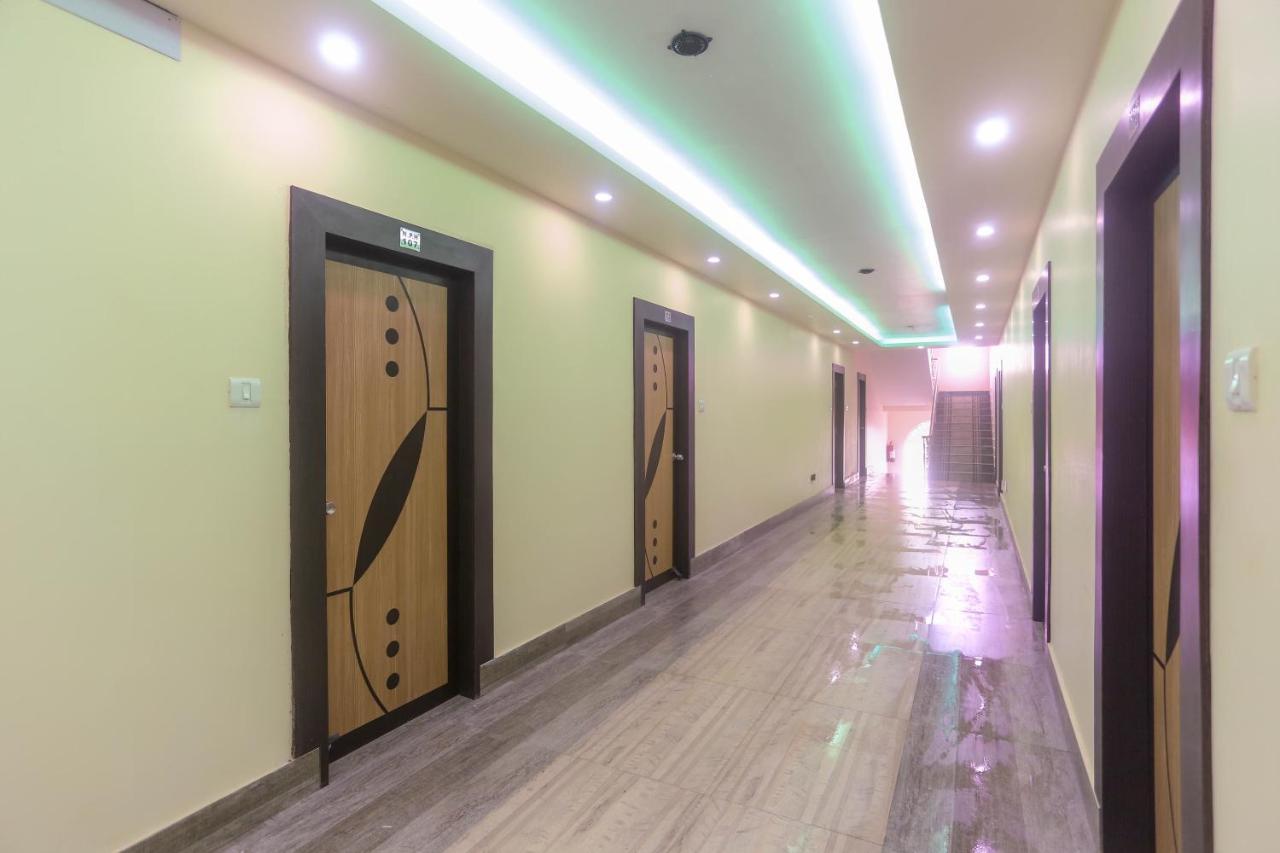 Oyo 60771 New Puri Hotel Екстериор снимка